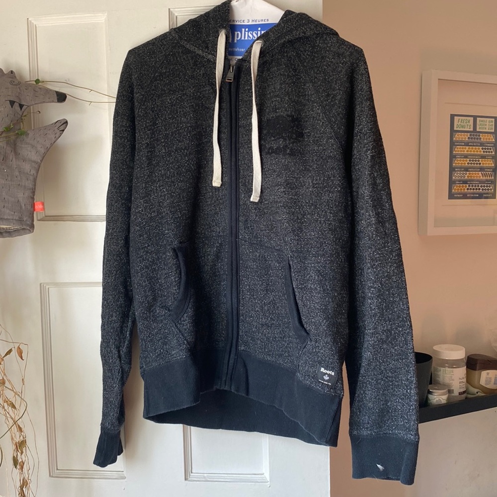 Roots medium sweatshirt dark salt and pepper color. Worn only once